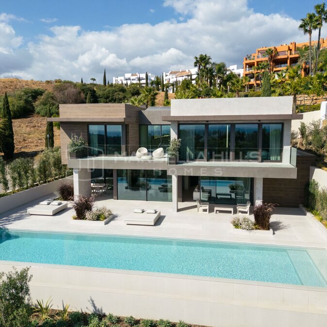 Luxury villa for sale in Los Flamingos Benahavís, modern villa with sea views and private pool