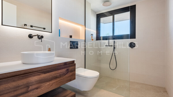 Penthouse entièrement rénové avec vue sur la mer au centre de Marbella