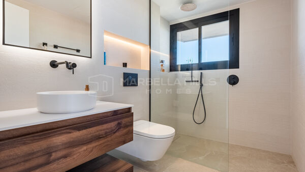 Penthouse entièrement rénové avec vue sur la mer au centre de Marbella