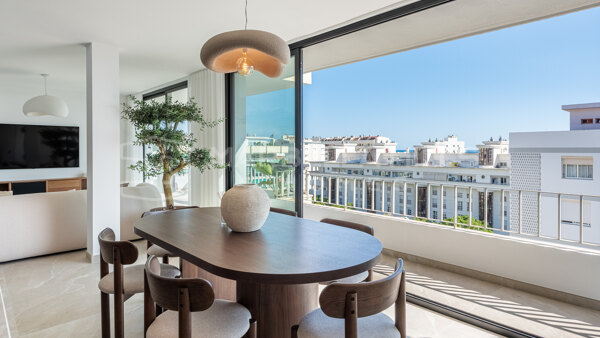 Penthouse entièrement rénové avec vue sur la mer au centre de Marbella