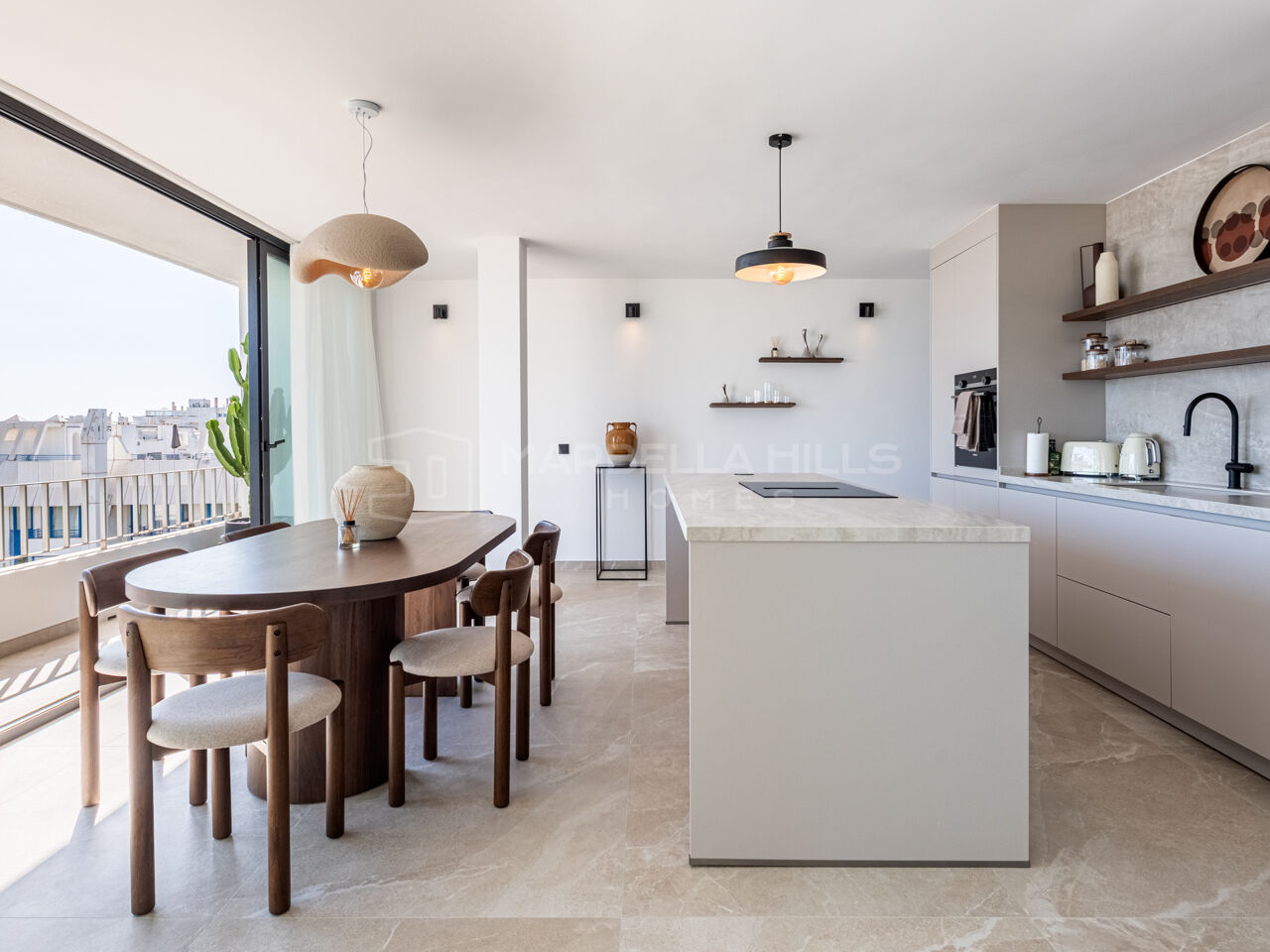 Penthouse entièrement rénové avec vue sur la mer au centre de Marbella