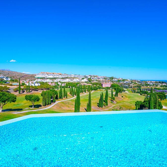 Luxury Frontline Golf Villa in Los Flamingos, Benahavís – Panoramic Sea Views
