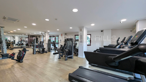 Apartamento moderno en planta baja en La Mairena – Marbella