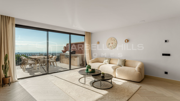 Duplex-Penthouse zum Verkauf in Monte Halcones, Benahavís mit Panoramablick auf das Meer
