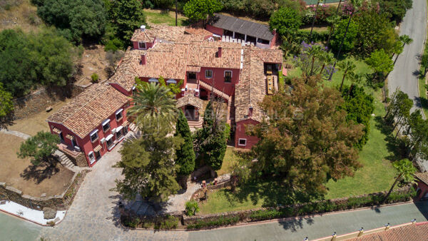 Exceptional 12-Bedroom Hacienda for sale in Vega del Colorado, Benahavís