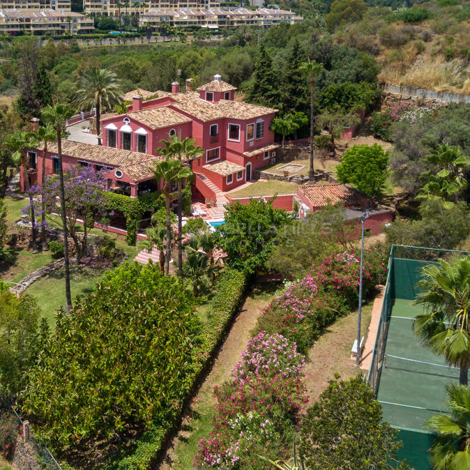 Exceptional 12-Bedroom Hacienda for sale in Vega del Colorado, Benahavís
