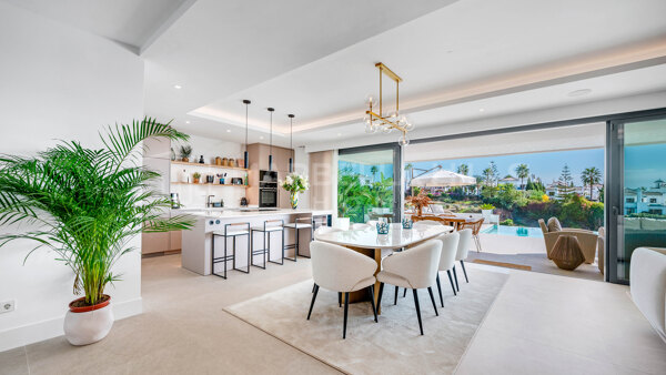 Villa contemporaine de luxe à La Resina Golf Estepona | Résidence avec vues panoramiques sur la mer