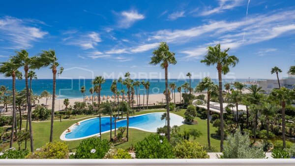 Penthouse duplex de luxe en première ligne de plage à Puerto Banús | Résidence avec vue sur la mer à Los Granados II, Marbella