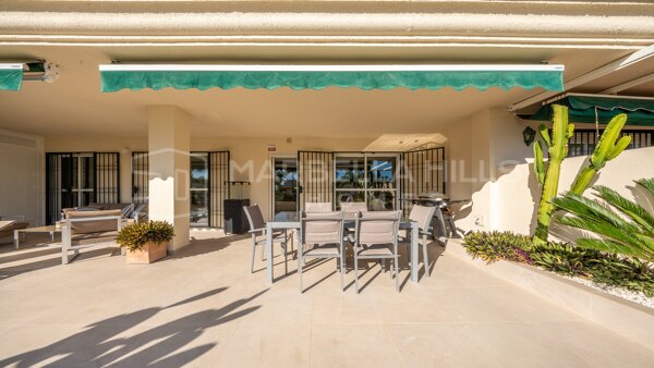 Apartamento de lujo totalmente reformado con amplia terraza en Lorcrimar, Nueva Andalucía