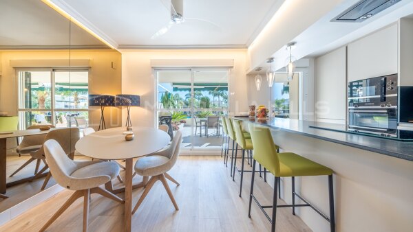 Apartamento de lujo totalmente reformado con amplia terraza en Lorcrimar, Nueva Andalucía