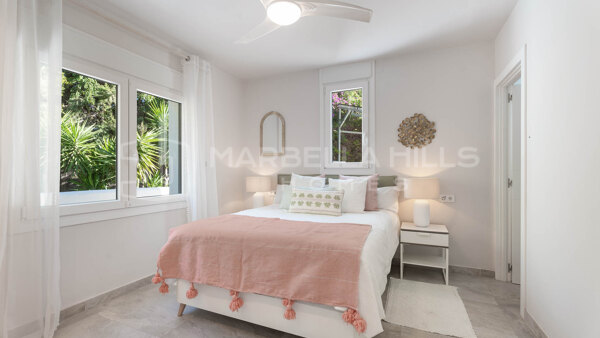 Villa familiar renovada con licencia turística, piscina privada y gran parcela en El Rosario, Marbella Este