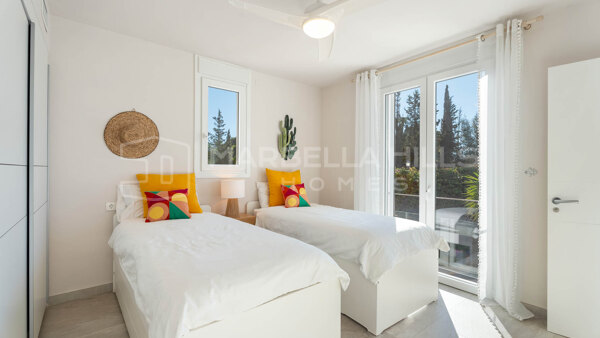 Villa familiar renovada con licencia turística, piscina privada y gran parcela en El Rosario, Marbella Este