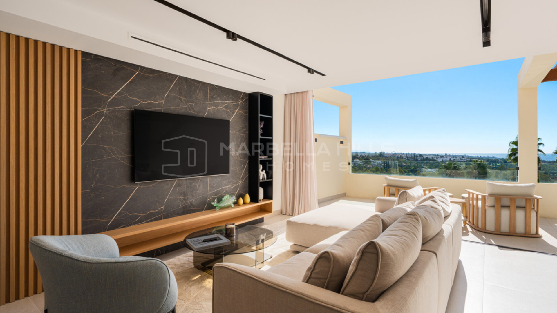 Renoviertes 3-Schlafzimmer-Apartment mit Panoramablick zum Verkauf in Palacetes Los Belvederes, Nueva Andalucía