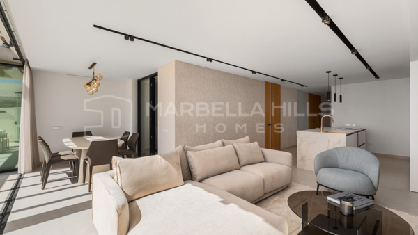 Renoviertes 3-Schlafzimmer-Apartment mit Panoramablick zum Verkauf in Palacetes Los Belvederes, Nueva Andalucía