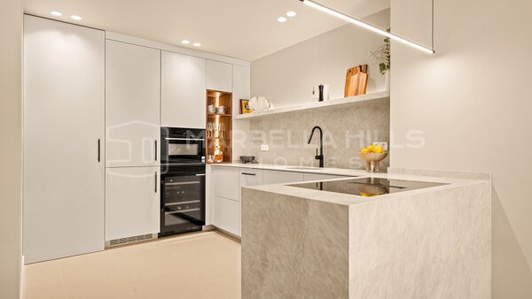 Luxuriös Renoviertes Duplex mit Golfblick und Touristenlizenz zum Verkauf in Eagles Village, La Quinta – Benahavís