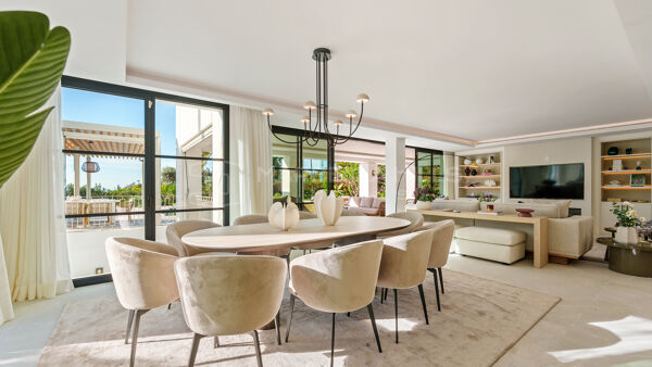 Moderne mediterrane Luxusvilla in La Quinta Benahavís zu verkaufen mit Meerblick