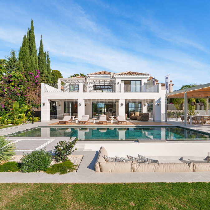 Modern Mediterranean Villa for Sale in La Quinta Benahavís with Sea Views