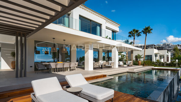 Villa de luxe en première ligne de golf avec vue sur la mer à La Quinta, Benahavís