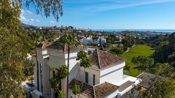 Villa de luxe en première ligne de golf avec vue sur la mer à La Quinta, Benahavís