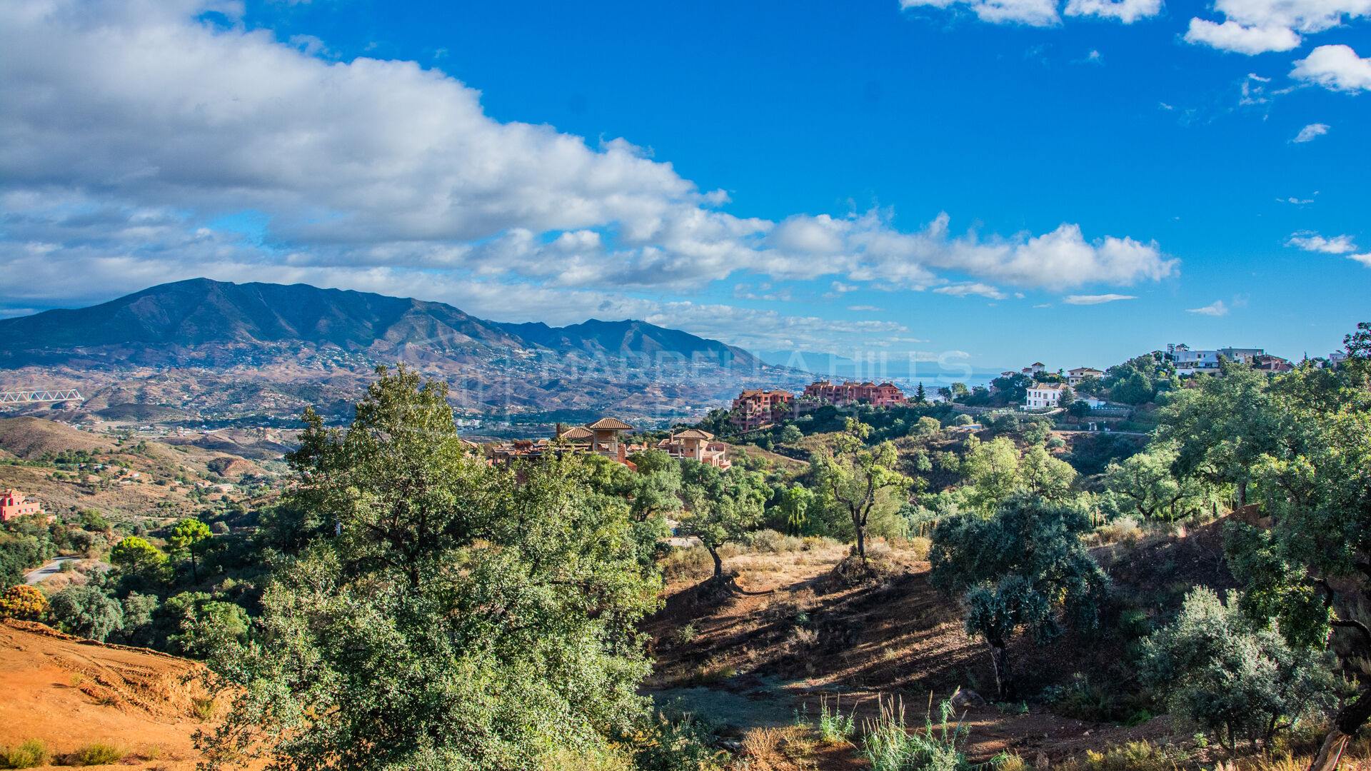 Grundstück mit Meerblick in La Mairena mit Genehmigtem Projekt für Sofortigen Baubeginn