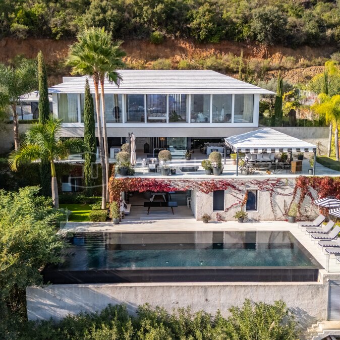 Exceptional Luxury Villa with Panoramic Sea and Mountain Views in La Mairena, Ojén