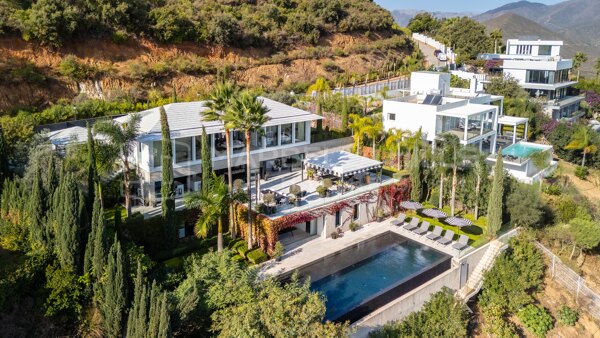 Exceptional Luxury Villa with Panoramic Sea and Mountain Views in La Mairena, Ojén