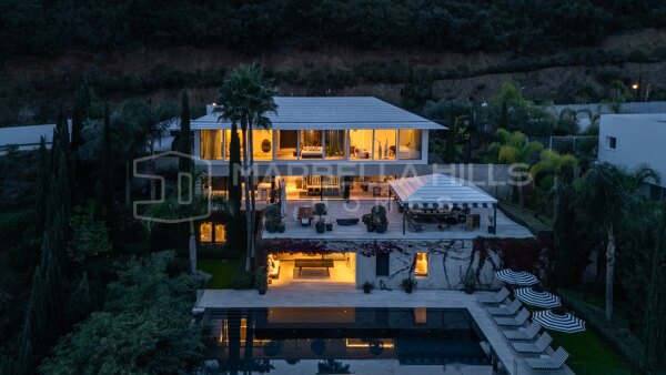 Exceptional Luxury Villa with Panoramic Sea and Mountain Views in La Mairena, Ojén