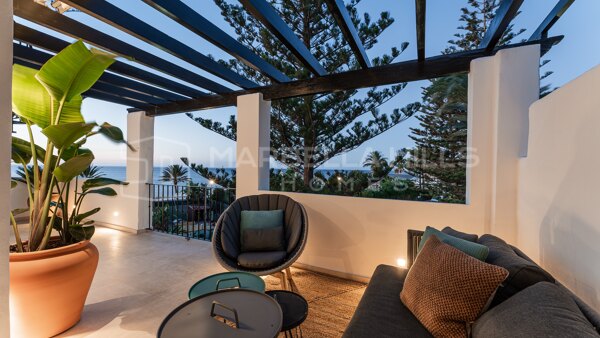 Renoviertes Drei-Schlafzimmer-Duplex-Penthouse mit Meerblick in Castiglione, San Pedro