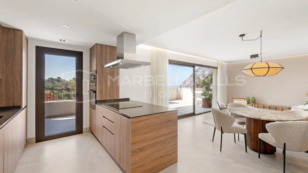 Exklusives Duplex-Penthouse mit Panoramablick auf das Meer in den Hügeln von Istán, nur wenige Minuten von der Golden Mile entfernt