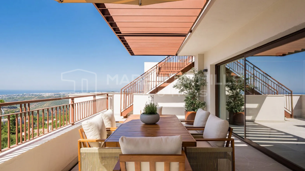 Exklusives Duplex-Penthouse mit Panoramablick auf das Meer in den Hügeln von Istán, nur wenige Minuten von der Golden Mile entfernt
