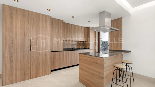 Exklusives Duplex-Penthouse mit Panoramablick auf das Meer in den Hügeln von Istán, nur wenige Minuten von der Golden Mile entfernt
