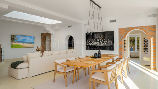 Elegant Andalusian Villa with Panoramic Sea and Mountain Views in El Madroñal, Benahavís