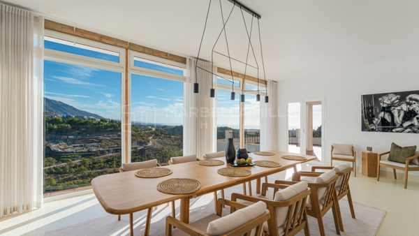 Elegant Andalusian Villa with Panoramic Sea and Mountain Views in El Madroñal, Benahavís