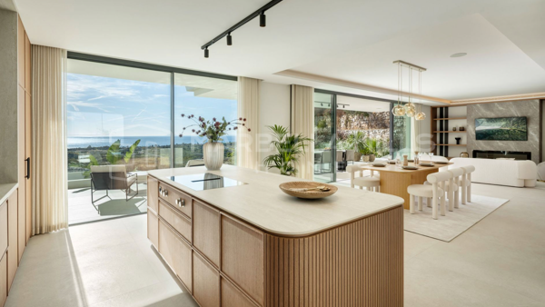 Villa de lujo con vistas al mar en venta en Elviria Marbella Este – Residencia contemporánea de diseño cerca de las playas de Marbella