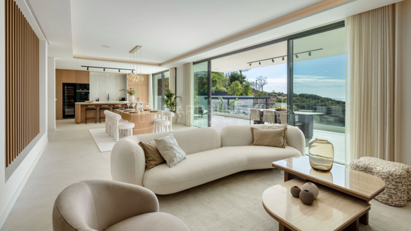Luxusvilla mit Meerblick zum Verkauf in Elviria Marbella Ost – Moderne Designer-Residenz nahe den Stränden von Marbella