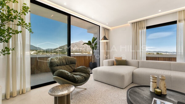 Penthouse rénové de deux chambres avec vue mer et La Concha à Jardines de Andalucía, Nueva Andalucía