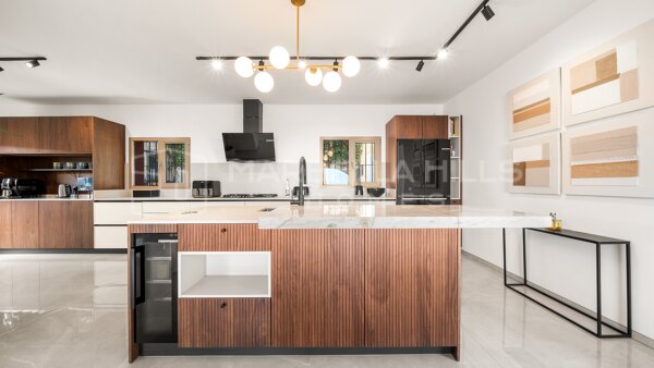 Contemporary Andalusian Villa with Panoramic Sea Views in Buenas Noches, Estepona