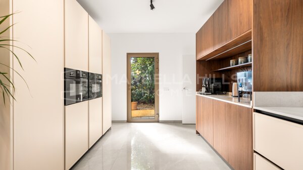 Contemporary Andalusian Villa with Panoramic Sea Views in Buenas Noches, Estepona