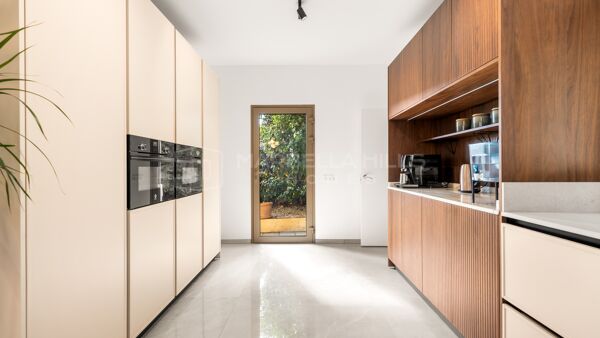 Villa andalouse contemporaine avec vue panoramique sur la mer à Buenas Noches, Estepona