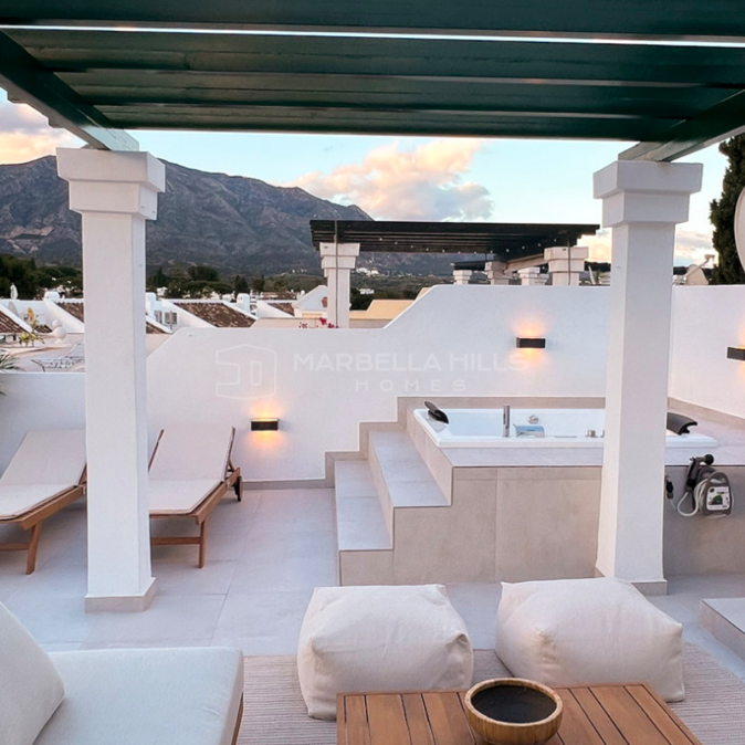 Renovated 3-Bedroom Duplex Penthouse with Rooftop Terrace and Mountain Views in Aloha Gardens, Nueva Andalucía