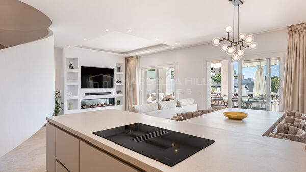 Komplett Renoviertes Reiheneckhaus in Aloha Gardens, Nueva Andalucía - Panoramablick und Moderner Luxus