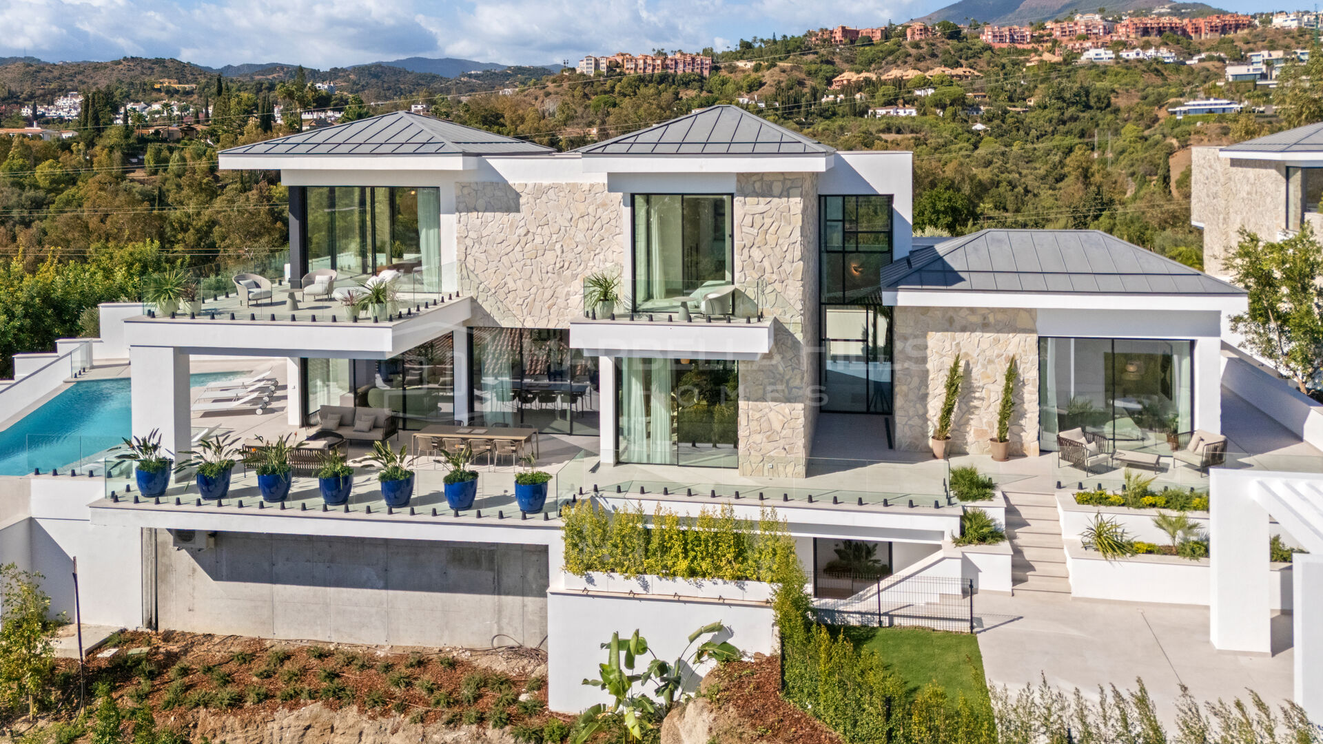 Villa Contemporaine de Luxe avec Vues Panoramiques sur la Mer et la Vallée à La Quinta, Benahavís