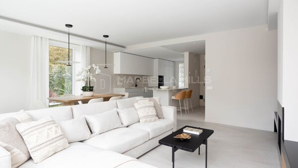 Renovated Beachside Townhouse on the New Golden Mile - Modern Coastal Living