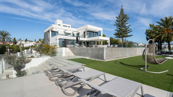 Residencia Contemporánea con Vistas Panorámicas al Mar, Golf y Gibraltar en Paraiso Alto, Benahavís