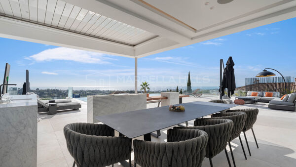 Residencia Contemporánea con Vistas Panorámicas al Mar, Golf y Gibraltar en Paraiso Alto, Benahavís