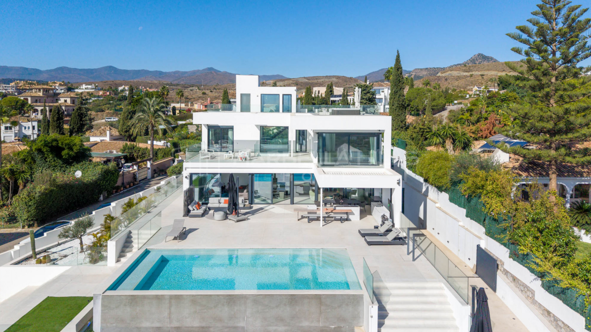 Residencia Contemporánea con Vistas Panorámicas al Mar, Golf y Gibraltar en Paraiso Alto, Benahavís