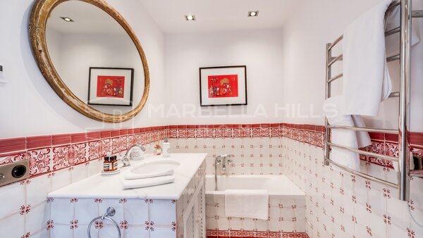 Appartement de plain-pied rénové avec piscine privée à La Zagaleta, Benahavís