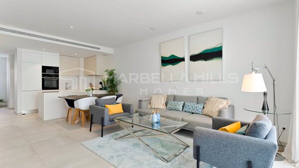 Modernes 2-Schlafzimmer-Apartment in Cortijo del Golf, Estepona Ost