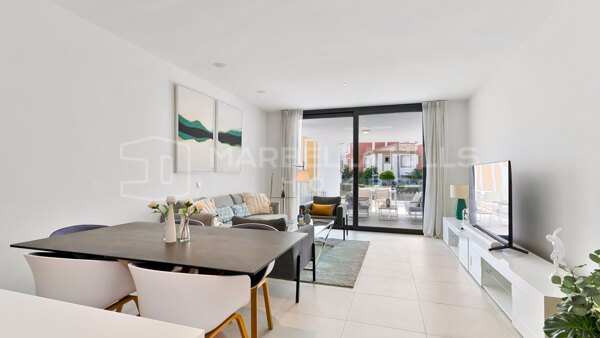 Modernes 2-Schlafzimmer-Apartment in Cortijo del Golf, Estepona Ost