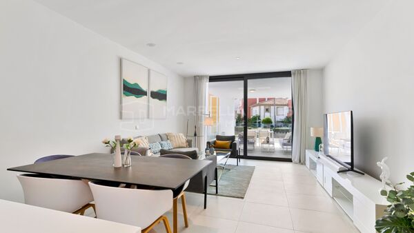 Modernes 2-Schlafzimmer-Apartment in Cortijo del Golf, Estepona Ost